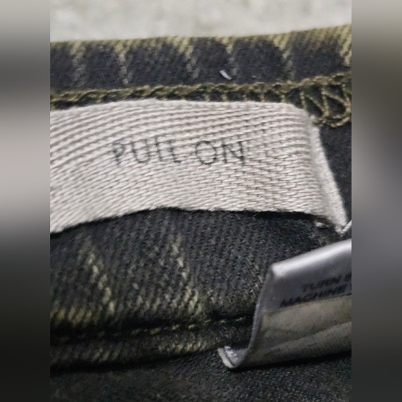 Logo By Lori Goldstein GREEN Acid Wash Pull-on Slim Leg Denim Pants - Picture 6 of 12